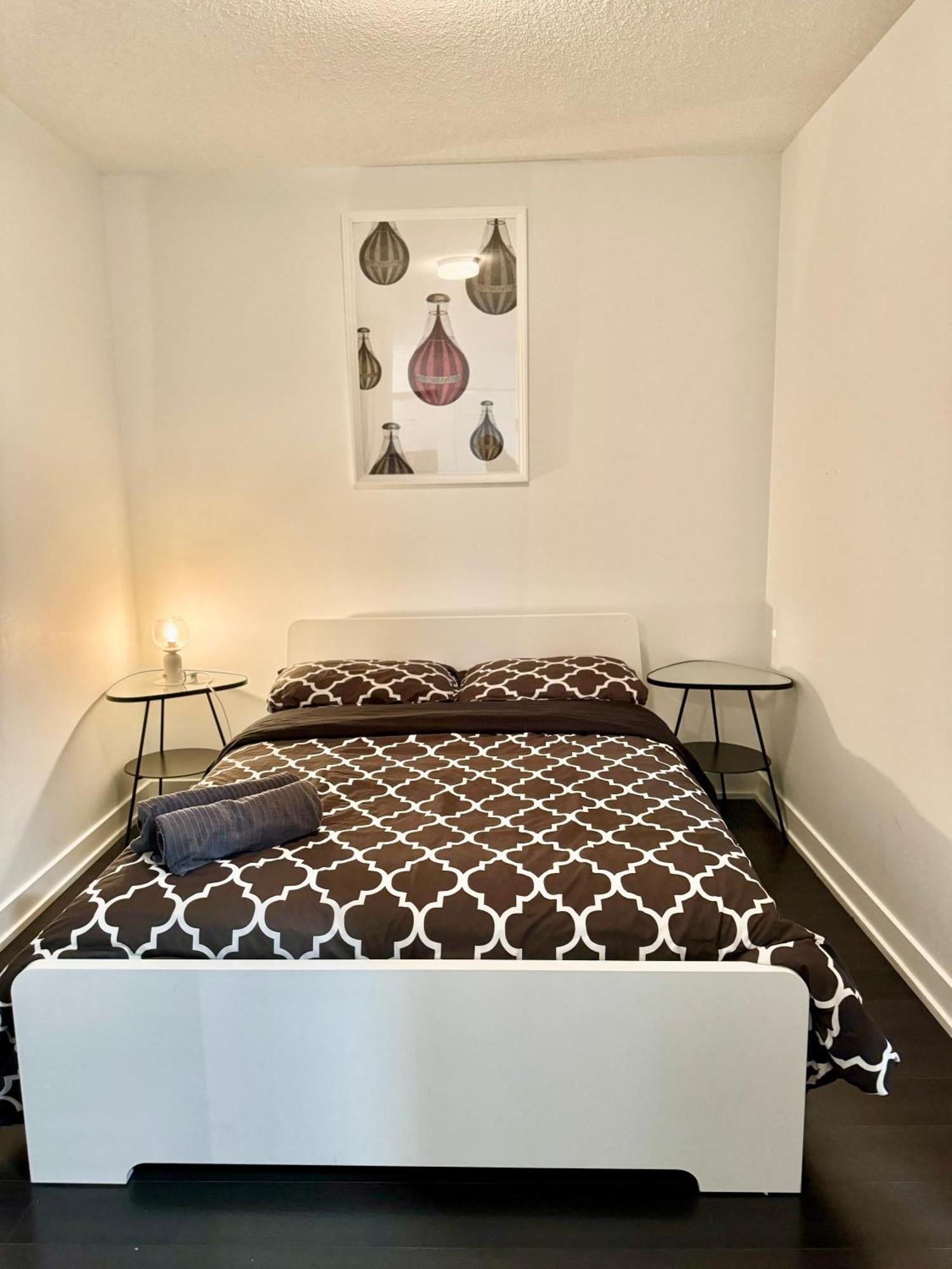 Lush Condo By Cntower - Free Parking Toronto Exterior foto